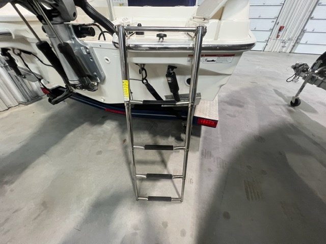 2019 Boston Whaler 240 Dauntless Photo 22 of 27