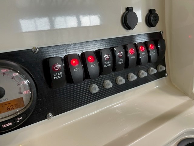 2019 Boston Whaler 240 Dauntless Photo 3 of 27