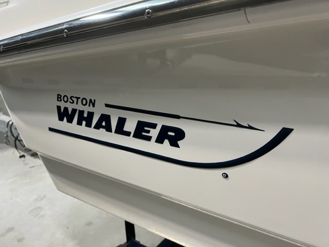 2019 Boston Whaler 240 Dauntless Photo 25 of 27