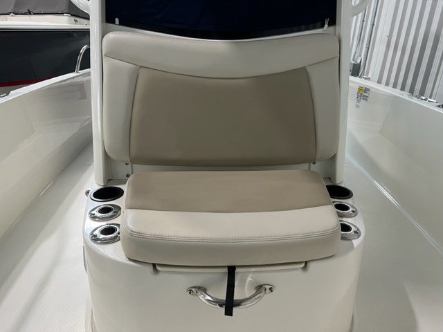 2019 Boston Whaler 240 Dauntless Photo 10 of 27