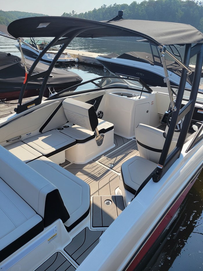 2024 Sea Ray SPX 210 Photo 6 of 8