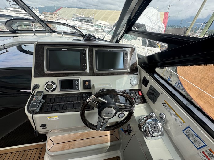 2013 Sea Ray 470 Sundancer Photo 6 of 25