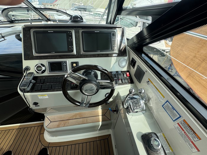 2013 Sea Ray 470 Sundancer Photo 13 of 25