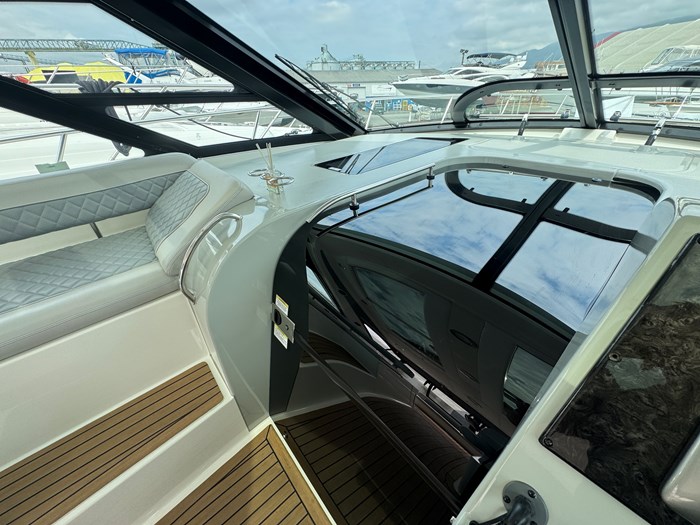 2013 Sea Ray 470 Sundancer Photo 15 of 25