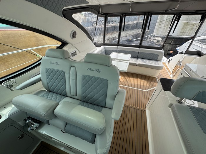 2013 Sea Ray 470 Sundancer Photo 12 of 25