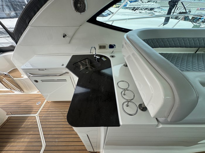 2013 Sea Ray 470 Sundancer Photo 8 of 25