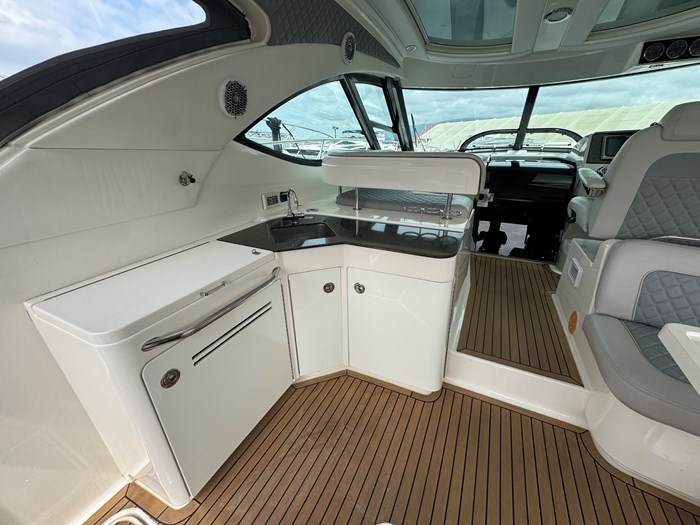 2013 Sea Ray 470 Sundancer Photo 10 of 25