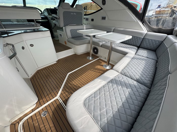 2013 Sea Ray 470 Sundancer Photo 3 of 25