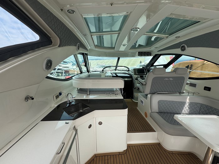 2013 Sea Ray 470 Sundancer Photo 4 of 25