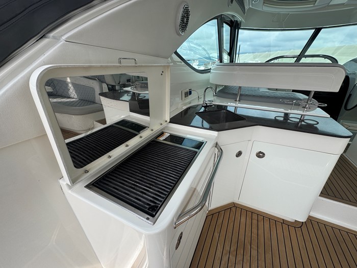 2013 Sea Ray 470 Sundancer Photo 9 of 25