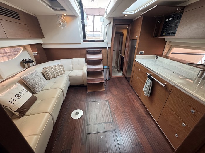 2013 Sea Ray 470 Sundancer Photo 22 of 25