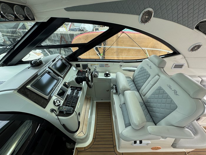 2013 Sea Ray 470 Sundancer Photo 16 of 25
