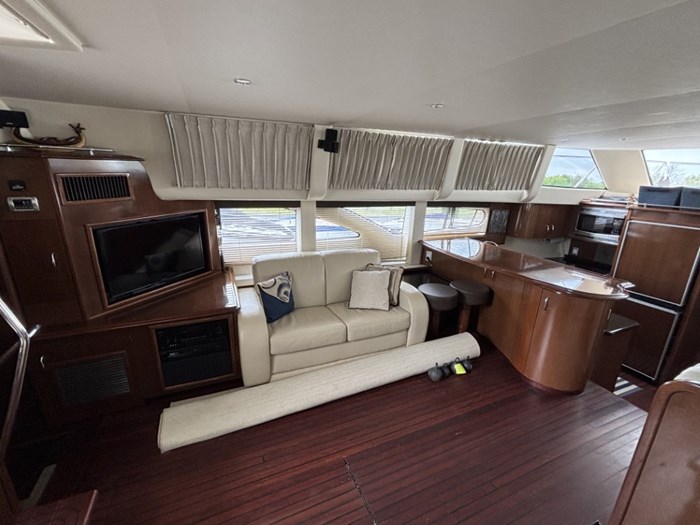 2009 CARVER 46 MOTOR YACHT Photo 18 of 27