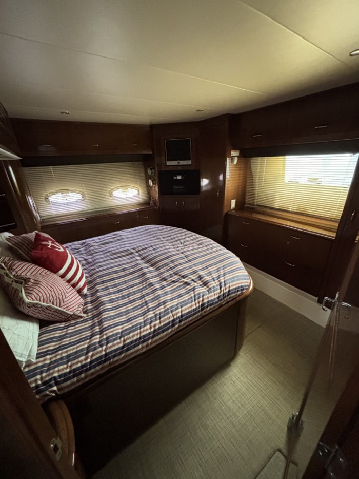 2009 CARVER 46 MOTOR YACHT Photo 19 of 27