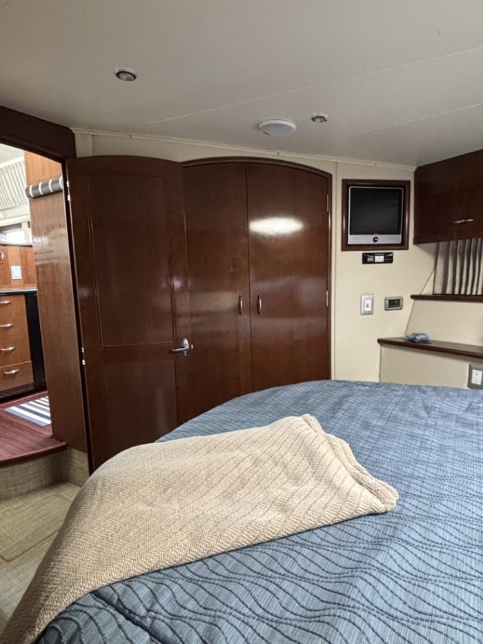 2009 CARVER 46 MOTOR YACHT Photo 22 of 27