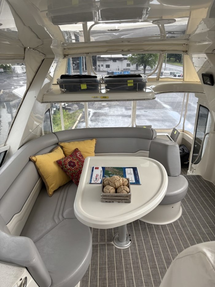 2009 CARVER 46 MOTOR YACHT Photo 13 of 27