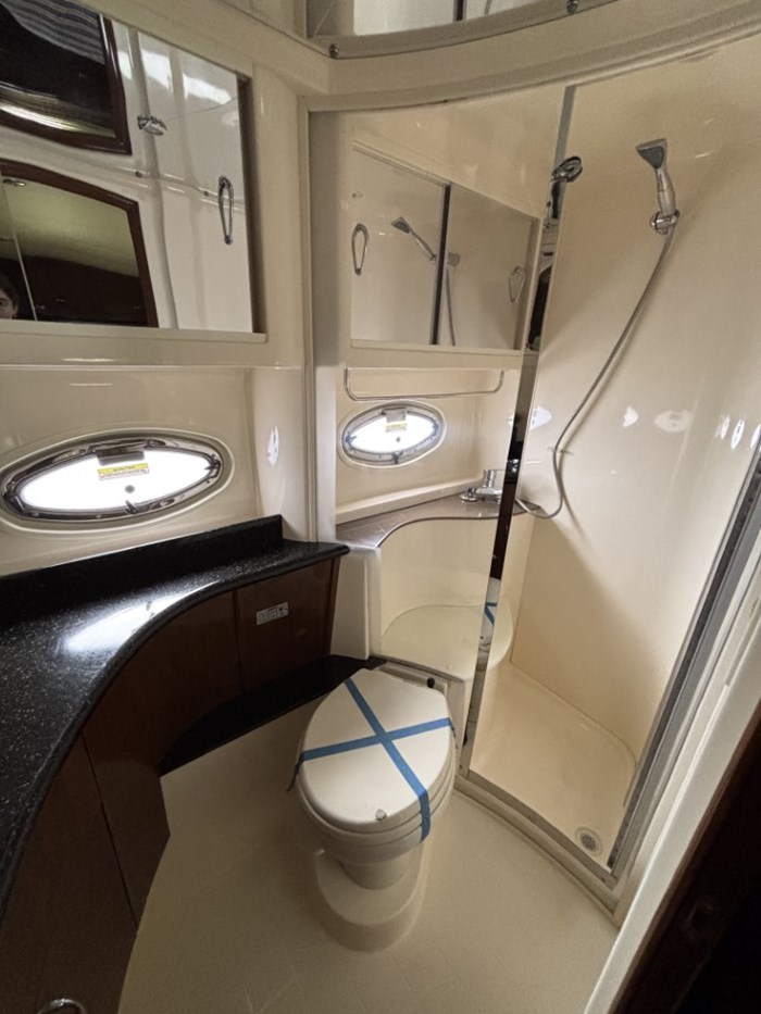 2009 CARVER 46 MOTOR YACHT Photo 25 of 27