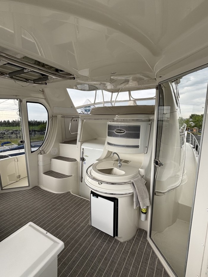 2009 CARVER 46 MOTOR YACHT Photo 7 of 27