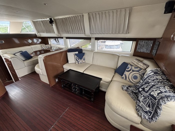 2009 CARVER 46 MOTOR YACHT Photo 26 of 27