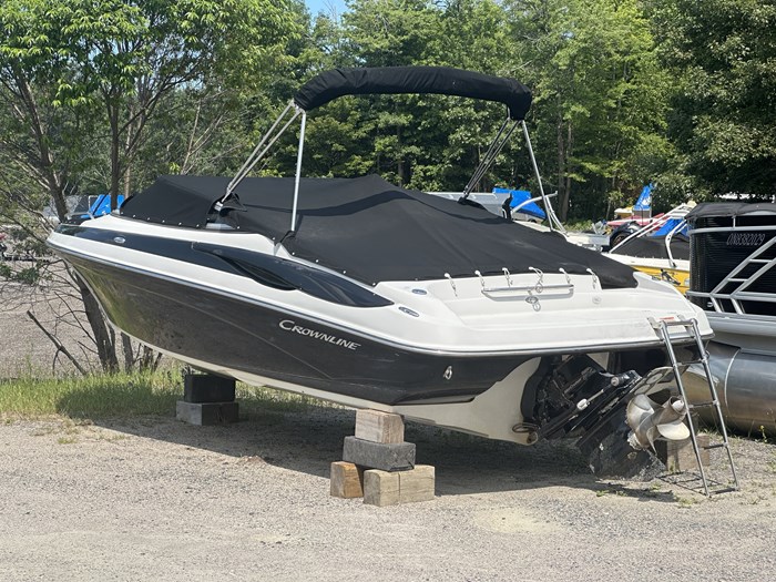 2008 Crownline Bowrider 21 SS Photo 2 of 11