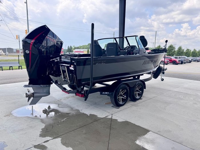 2022 Alumacraft Competitor Shadow 205 Photo 4 of 17