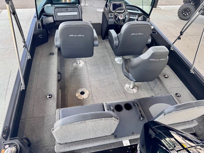 2022 Alumacraft Competitor Shadow 205 Photo 9 of 17