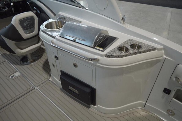 2024 Crownline E285 8.2L DTS ECT BR3 380HP Photo 4 of 18