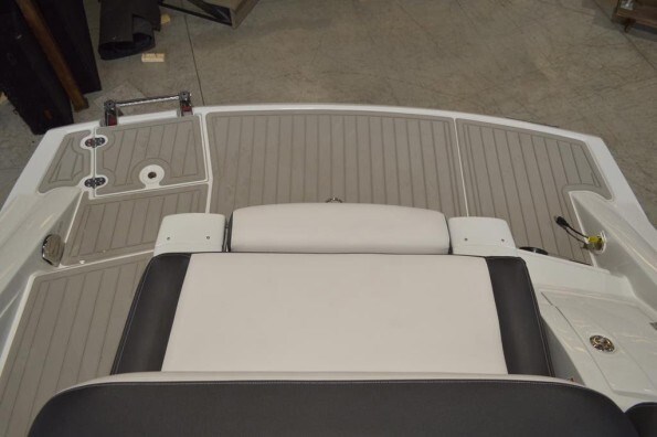 2024 Crownline E285 8.2L DTS ECT BR3 380HP Photo 2 of 18