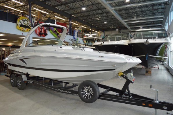 2024 Crownline E285 8.2L DTS ECT BR3 380HP Photo 11 of 18