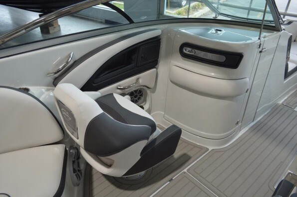 2024 Crownline E285 8.2L DTS ECT BR3 380HP Photo 5 of 18