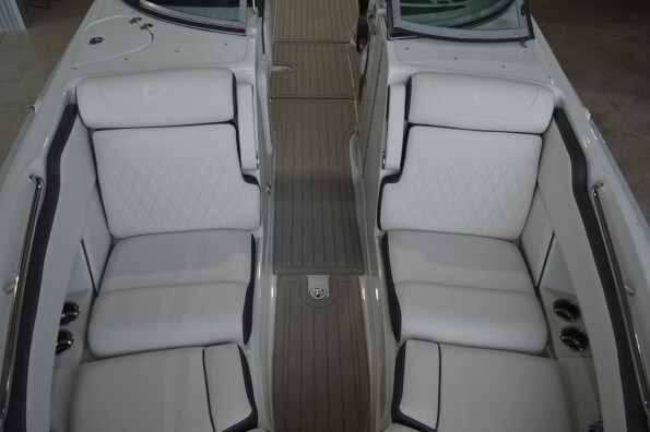 2024 Crownline E285 8.2L DTS ECT BR3 380HP Photo 17 of 18