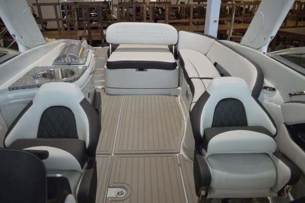 2024 Crownline E285 8.2L DTS ECT BR3 380HP Photo 18 of 18