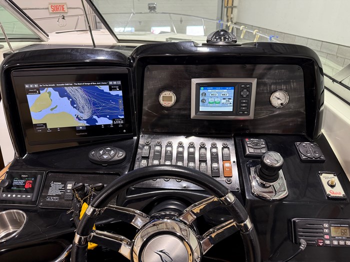 2012 Rinker 310 Express Cruiser Photo 7 of 31