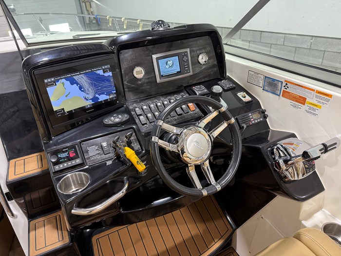 2012 Rinker 310 Express Cruiser Photo 14 of 31
