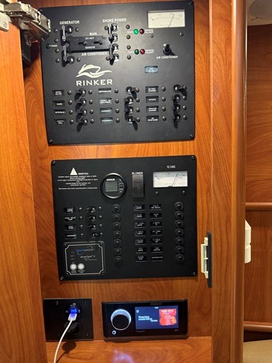 2012 Rinker 310 Express Cruiser Photo 20 of 31