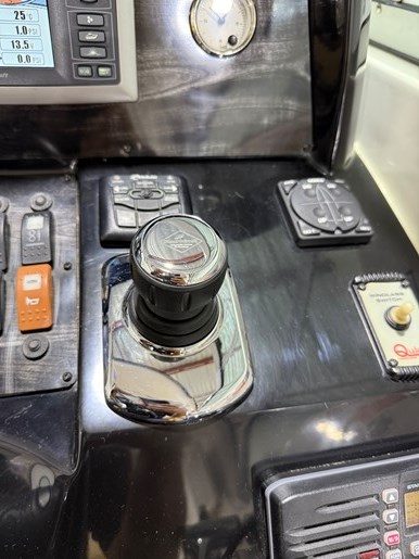 2012 Rinker 310 Express Cruiser Photo 9 of 31