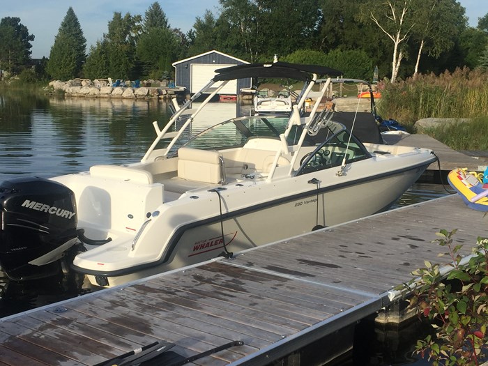 2013 Boston Whaler 230 Vantage Photo 1 of 5