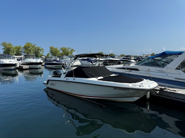 2013 Boston Whaler 230 Vantage Photo 2 of 5