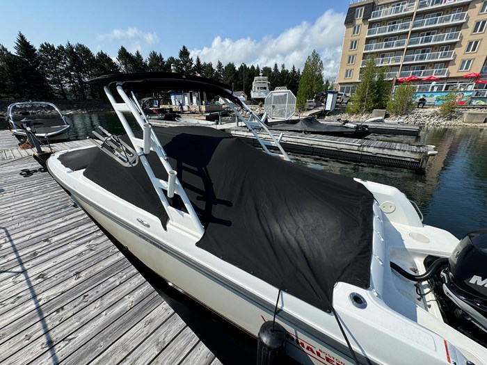 2013 Boston Whaler 230 Vantage Photo 3 of 5