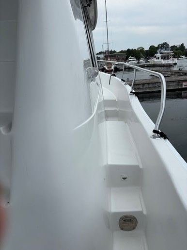 2001 Mainship 390 Photo 30 of 32