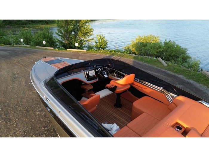 2026 Cranchi E26 Photo 11 of 25