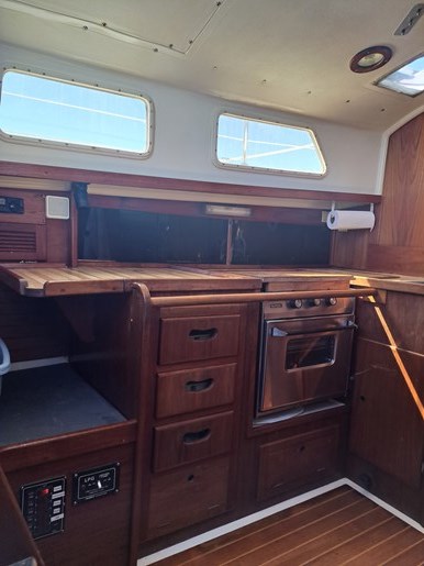 1982 Aloha Yachts 32 Photo 8 of 8