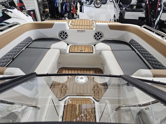 2025 Starcraft SVX 210 IO W/ 4.5L MERCRUISER 250 HP Photo 17 of 23