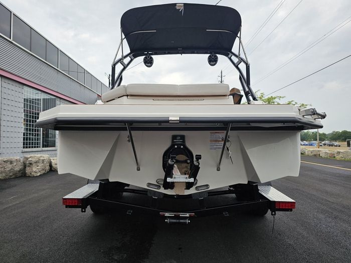2025 Starcraft SVX 210 IO W/ 4.5L MERCRUISER 250 HP Photo 4 of 23