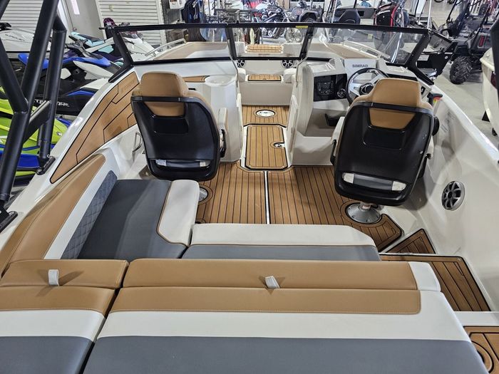 2025 Starcraft SVX 210 IO W/ 4.5L MERCRUISER 250 HP Photo 11 of 23