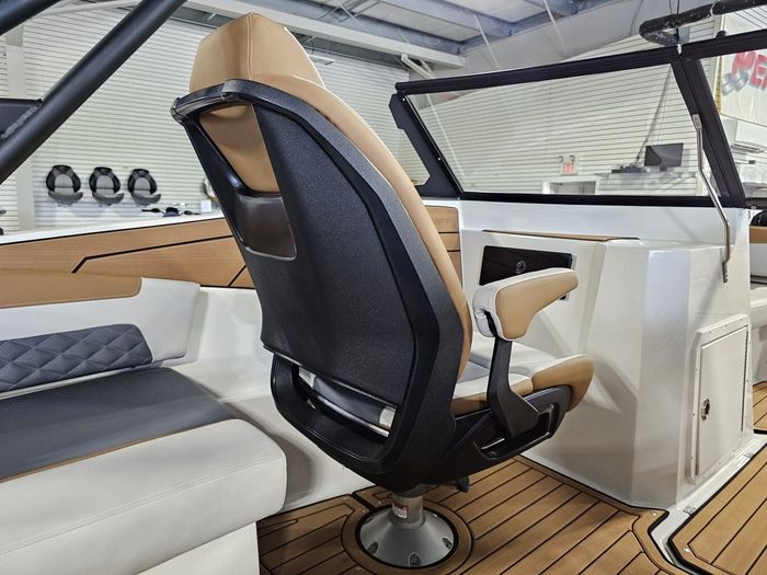 2025 Starcraft SVX 210 IO W/ 4.5L MERCRUISER 250 HP Photo 12 of 23