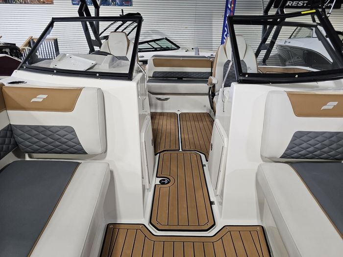 2025 Starcraft SVX 210 IO W/ 4.5L MERCRUISER 250 HP Photo 20 of 23