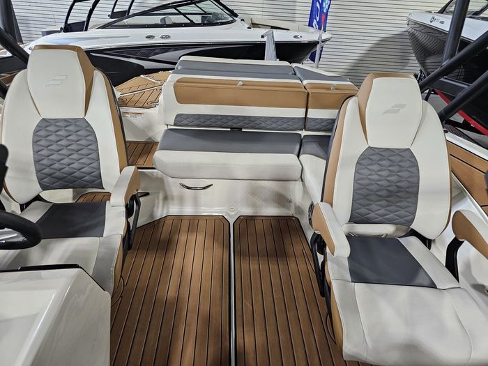 2025 Starcraft SVX 210 IO W/ 4.5L MERCRUISER 250 HP Photo 21 of 23