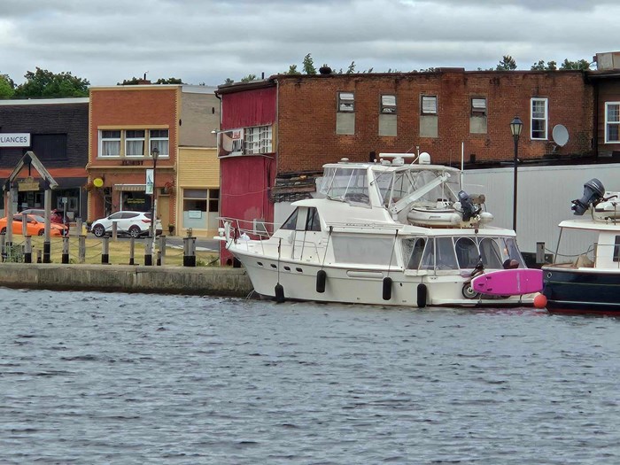 1999 Bayliner 4788 pilot house Photo 2 of 16