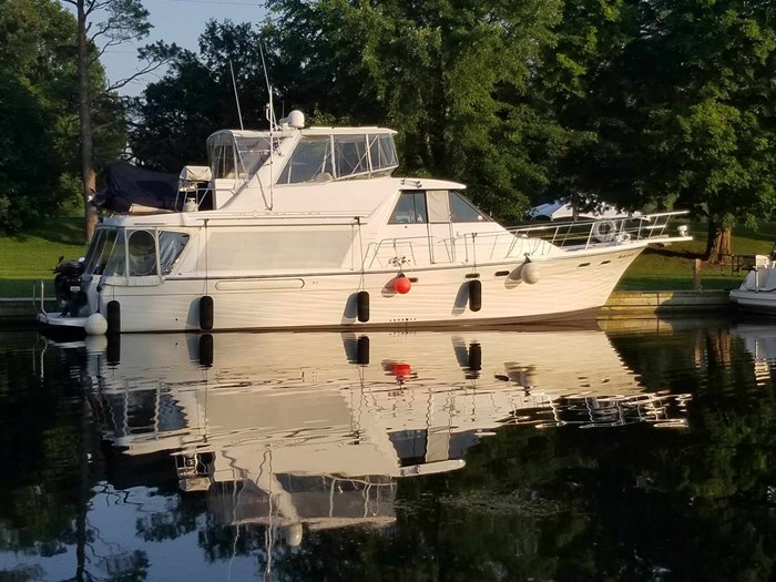1999 Bayliner 4788 pilot house Photo 3 of 16